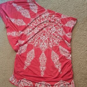 Studio Y Pink and White One-Shoulder Tee